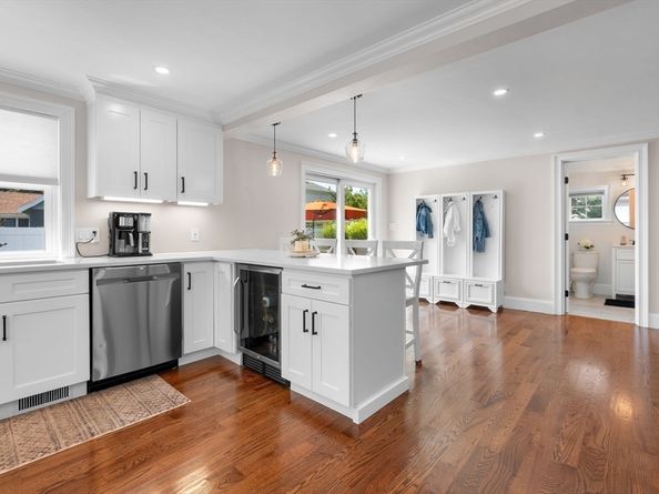39 Pine St, Wakefield MA 01880