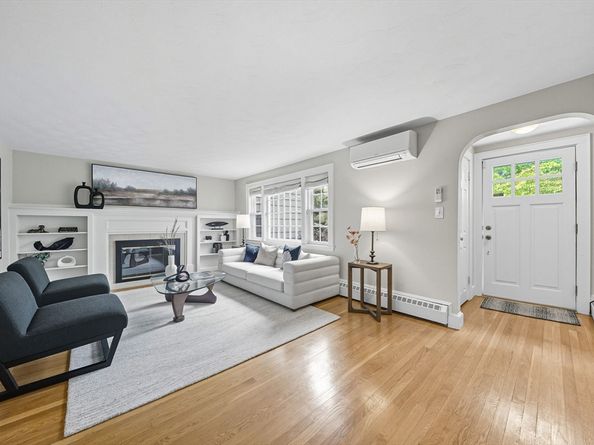10 Preston Road, Lexington MA 02420