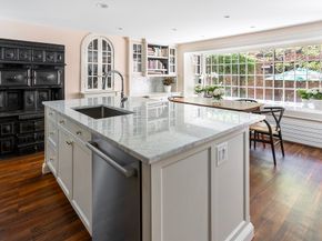 16 W Cedar St, Boston MA 02108