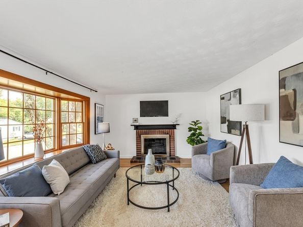 136 Azalea Dr, Norwood MA 02062
