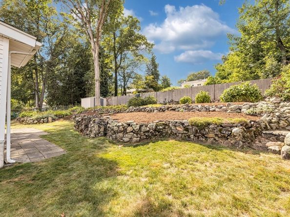 136 Azalea Dr, Norwood MA 02062