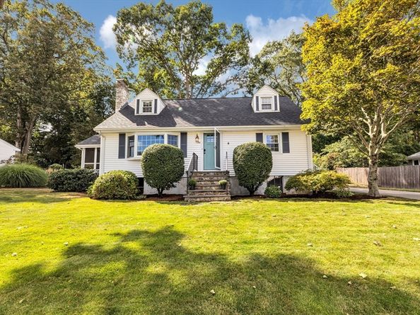 136 Azalea Dr, Norwood MA 02062