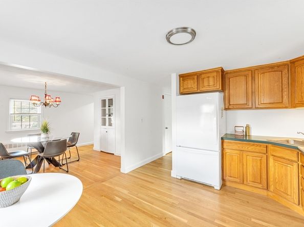 136 Azalea Dr, Norwood MA 02062