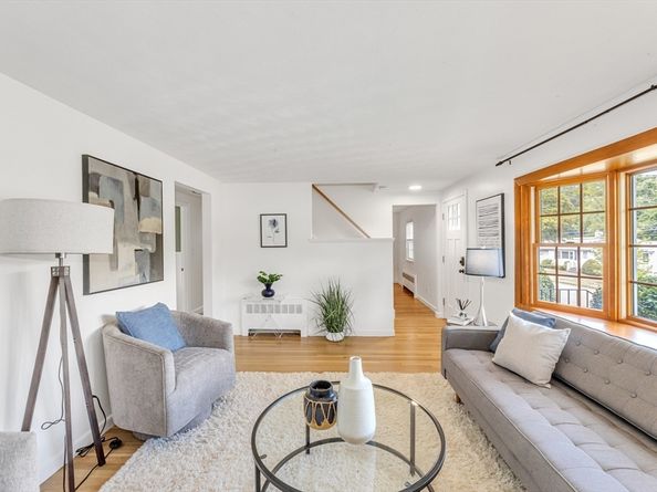 136 Azalea Dr, Norwood MA 02062