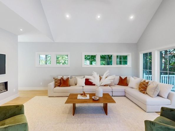 41 Kilburn Rd, Newton MA 02465
