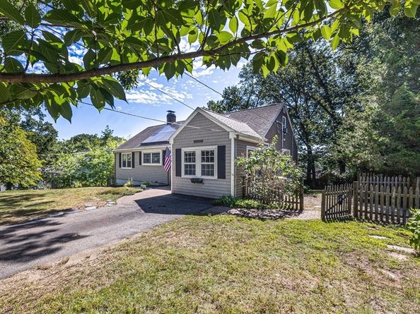 114 Gilbert Rd, Weymouth MA 02189