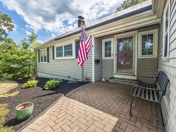 114 Gilbert Rd, Weymouth MA 02189
