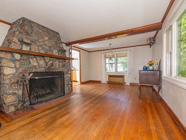 114 Gilbert Rd, Weymouth MA 02189
