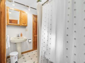 16 Douglas Rd, Gardner MA 01440