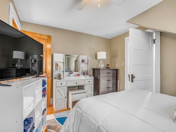 16 Douglas Rd, Gardner MA 01440