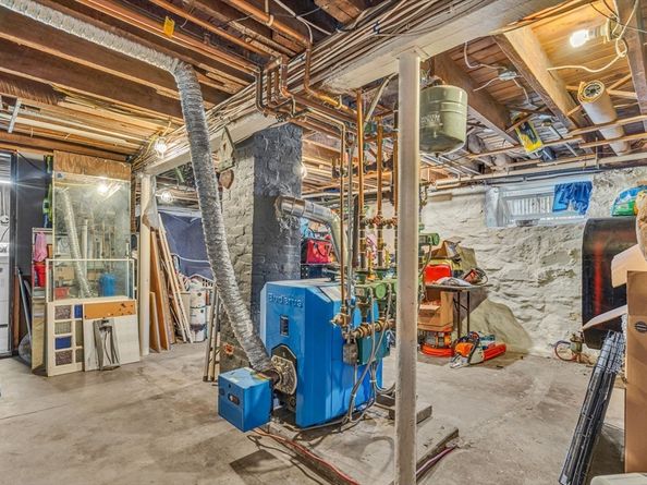 16 Douglas Rd, Gardner MA 01440