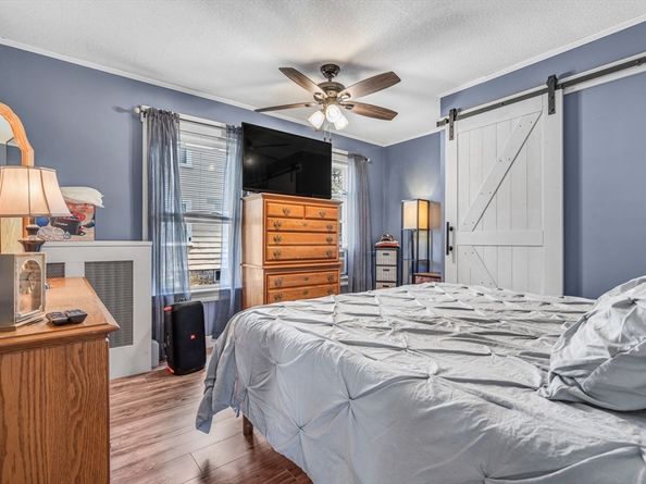 16 Douglas Rd, Gardner MA 01440