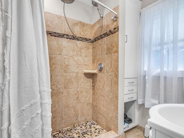 16 Douglas Rd, Gardner MA 01440