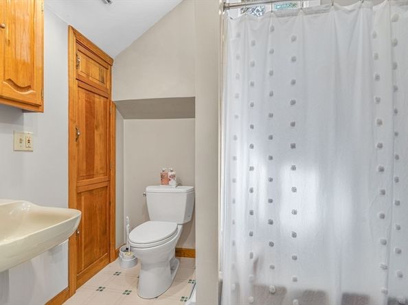 16 Douglas Rd, Gardner MA 01440