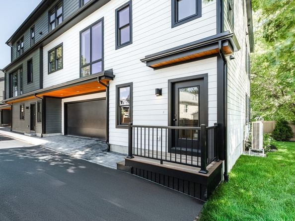 290 Watertown St 4, Newton MA 02458