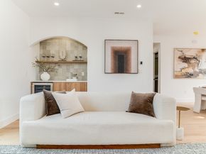 290 Watertown St 4, Newton MA 02458