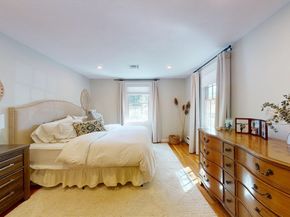 10 Glen Cir, Waltham MA 02451