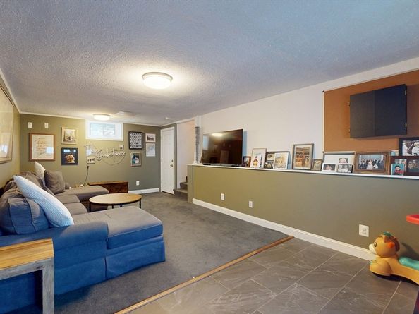 10 Glen Cir, Waltham MA 02451