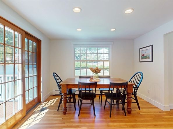 10 Glen Cir, Waltham MA 02451