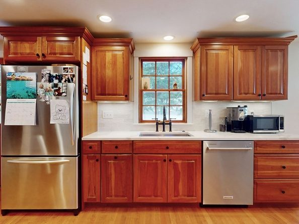10 Glen Cir, Waltham MA 02451