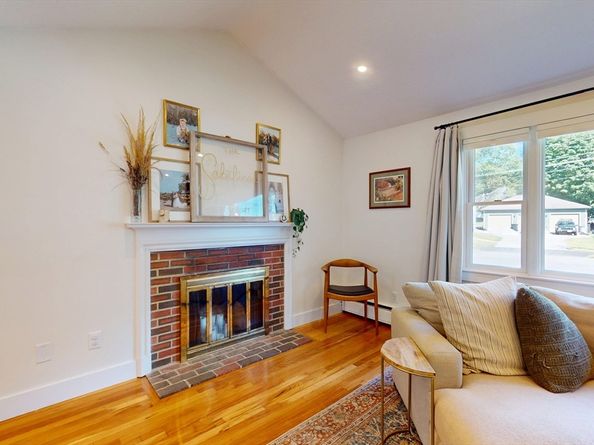 10 Glen Cir, Waltham MA 02451