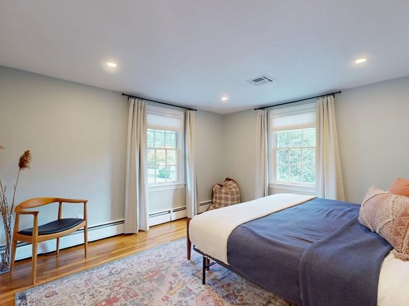 10 Glen Cir, Waltham MA 02451