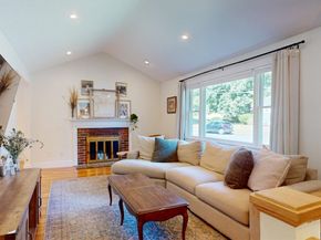 10 Glen Cir, Waltham MA 02451