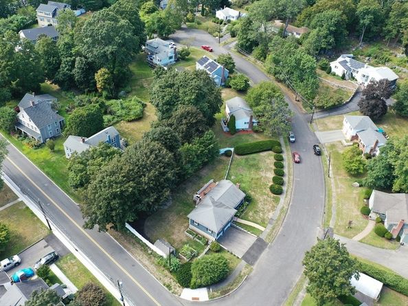 10 Glen Cir, Waltham MA 02451