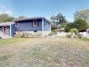 10 Glen Cir, Waltham MA 02451