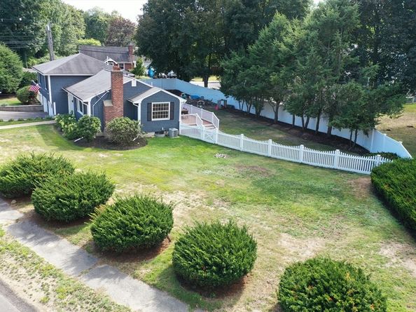 10 Glen Cir, Waltham MA 02451