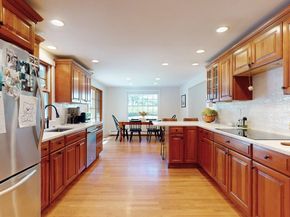 10 Glen Cir, Waltham MA 02451