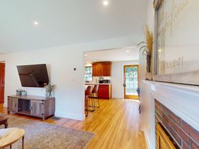 10 Glen Cir, Waltham MA 02451