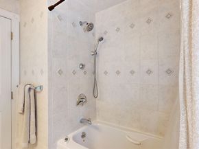 10 Glen Cir, Waltham MA 02451
