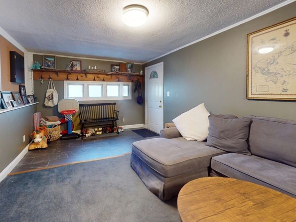 10 Glen Cir, Waltham MA 02451