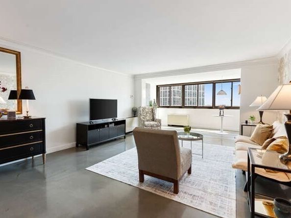 8 Whittier 21E, Boston MA 02114