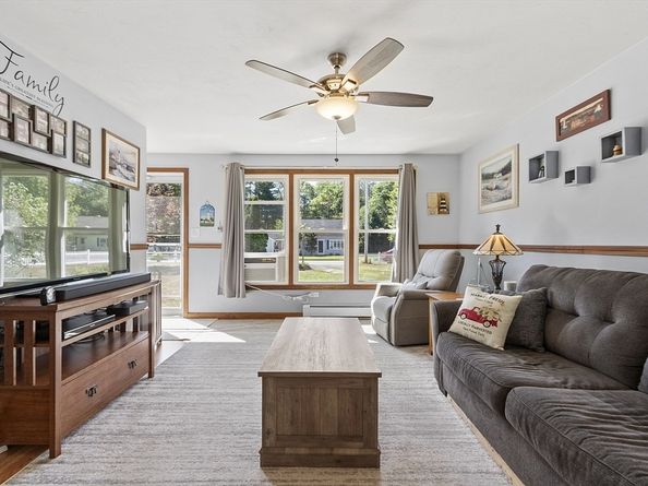 16 Walnut St, Templeton MA 01436
