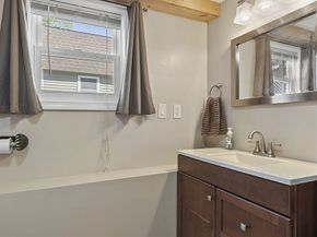 16 Walnut St, Templeton MA 01436