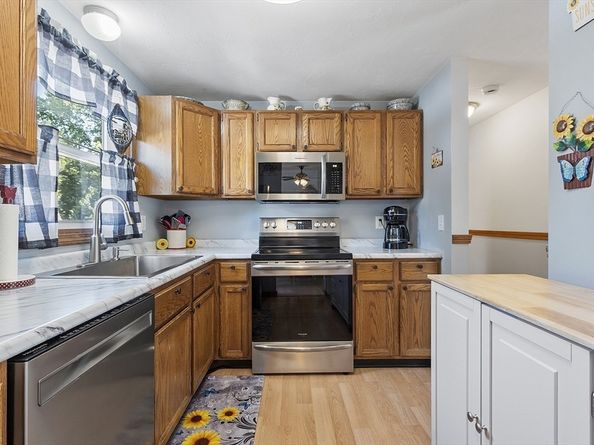 16 Walnut St, Templeton MA 01436