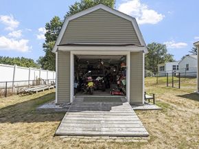 16 Walnut St, Templeton MA 01436