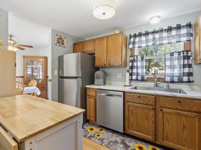 16 Walnut St, Templeton MA 01436