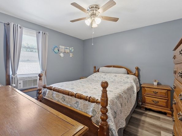 16 Walnut St, Templeton MA 01436