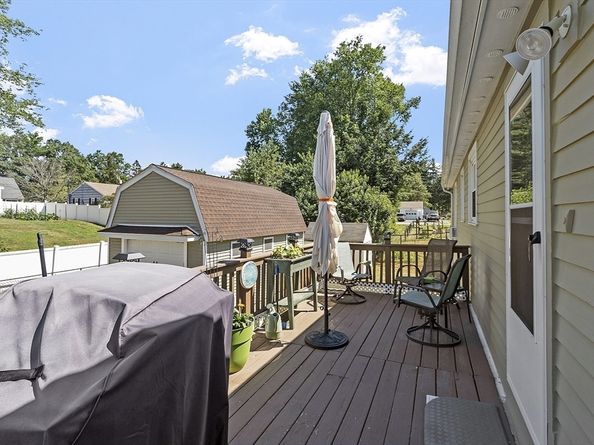 16 Walnut St, Templeton MA 01436