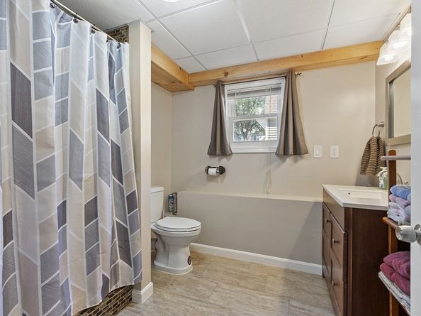 16 Walnut St, Templeton MA 01436