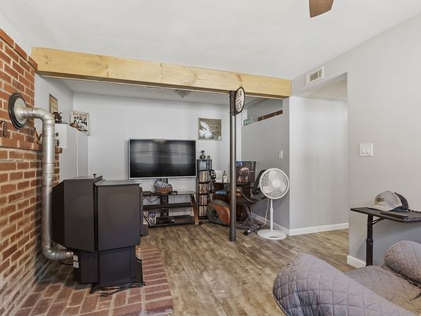 16 Walnut St, Templeton MA 01436