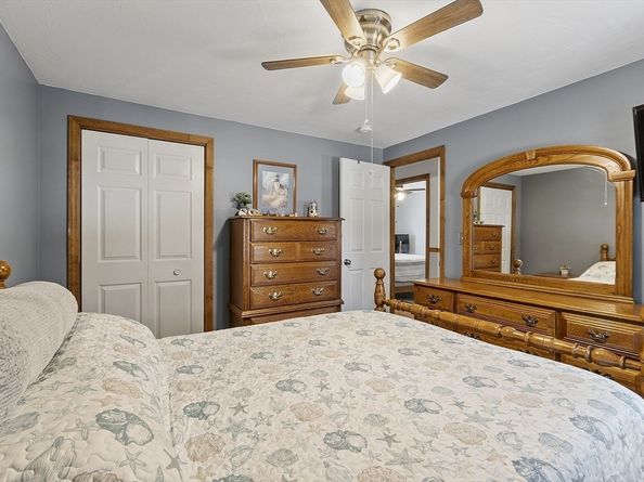 16 Walnut St, Templeton MA 01436