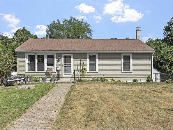 16 Walnut St, Templeton MA 01436