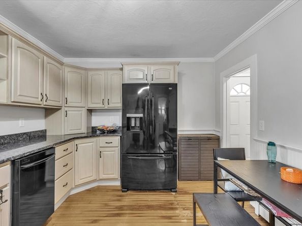 23 Dryden St, Worcester MA 01605