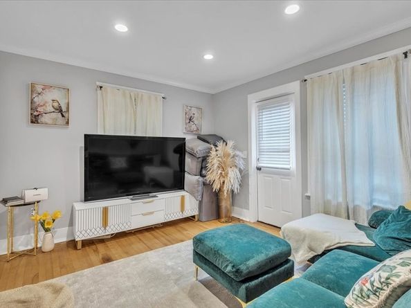 23 Dryden St, Worcester MA 01605