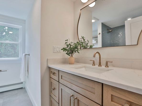 29 Columbus Ave, Newburyport MA 01950