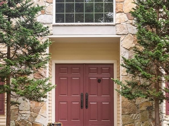 62 Walpole St, Dover MA 02030